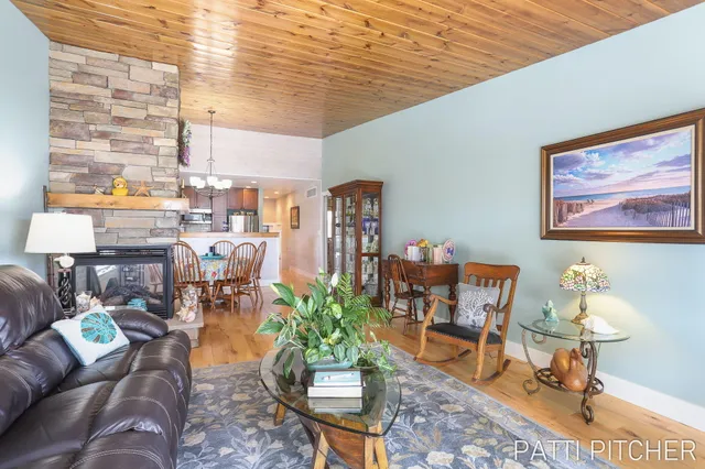 $454,900 | 618 Edgewater Drive, Spring Lake, MI 49456