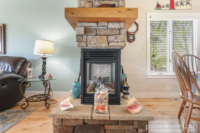 $454,900 | 618 Edgewater Drive, Spring Lake, MI 49456