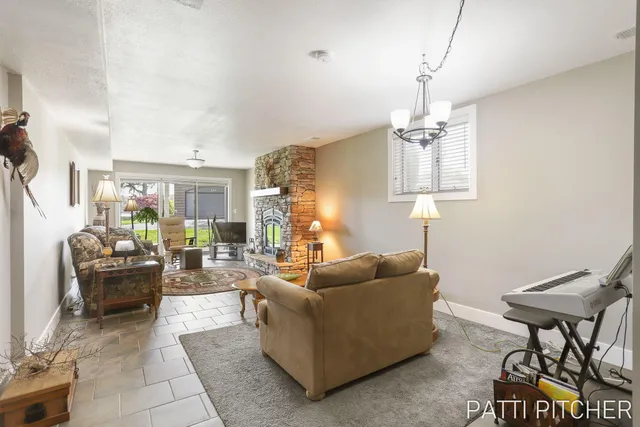 $454,900 | 618 Edgewater Drive, Spring Lake, MI 49456