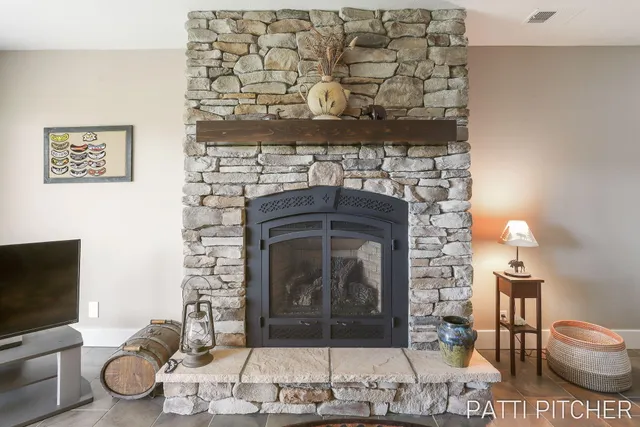 $454,900 | 618 Edgewater Drive, Spring Lake, MI 49456