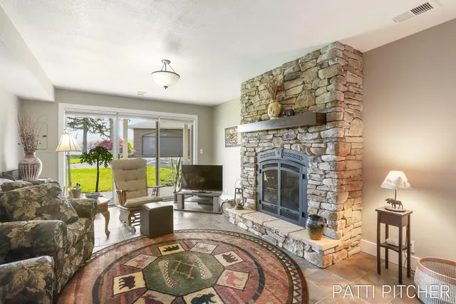 $444,900 | 618 Edgewater Drive, Spring Lake, MI 49456