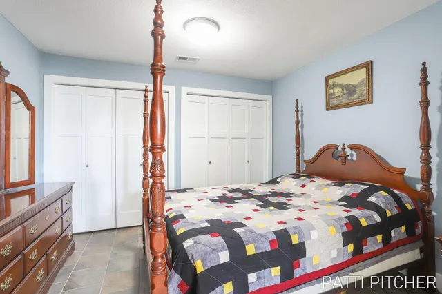 $454,900 | 618 Edgewater Drive, Spring Lake, MI 49456