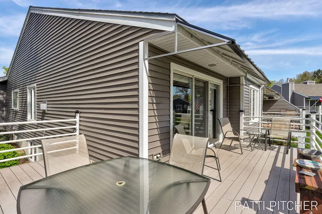 $454,900 | 618 Edgewater Drive, Spring Lake, MI 49456