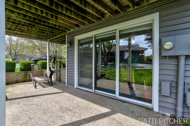 $454,900 | 618 Edgewater Drive, Spring Lake, MI 49456