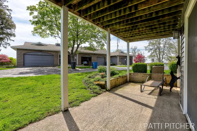 $454,900 | 618 Edgewater Drive, Spring Lake, MI 49456