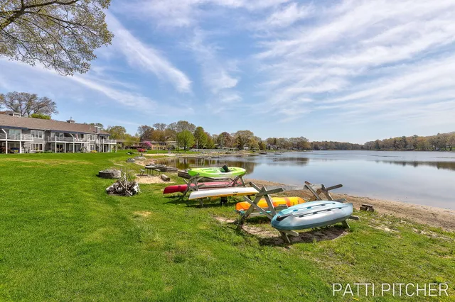 $454,900 | 618 Edgewater Drive, Spring Lake, MI 49456