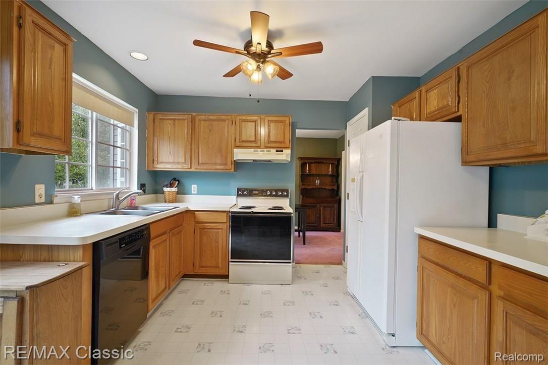 45260 Prestbury Road Canton, MI 48187 - Photo 4 of 14 Kitchen.jpg