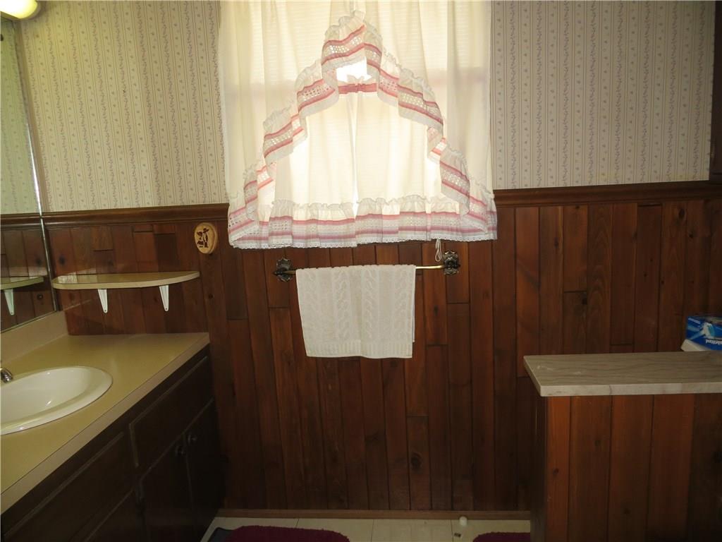 3974 Patterson Road Aliquippa, PA 15001 - Photo 10 of 14 Full Bath