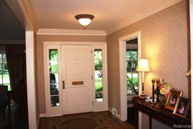 20 South Deeplands Road Grosse Pointe, MI 48236 - Photo 2 of 15 20SD2