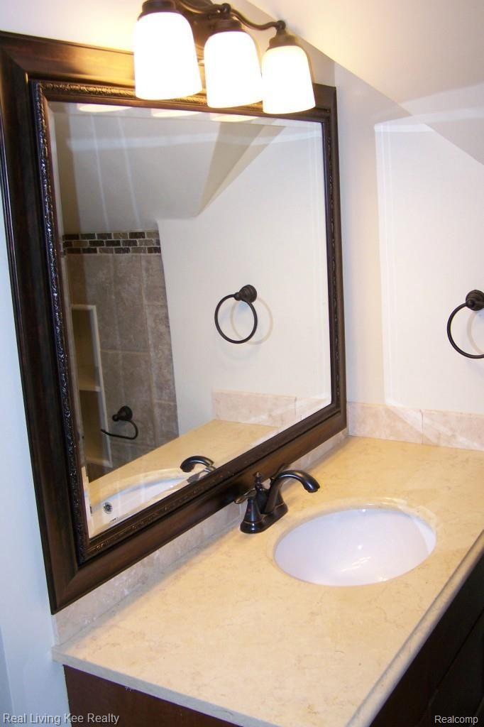 2906 Emmons Avenue Rochester, MI 48307 - Photo 24 of 35 100_6911.jpg