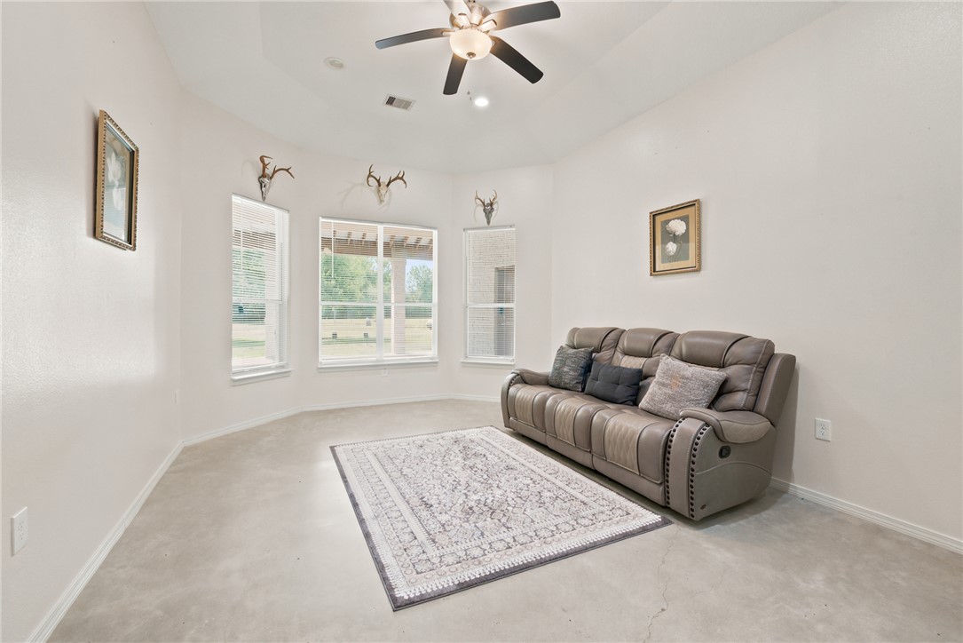 39595 Bosque Road Hempstead, TX 77445 - Photo 11 of 32