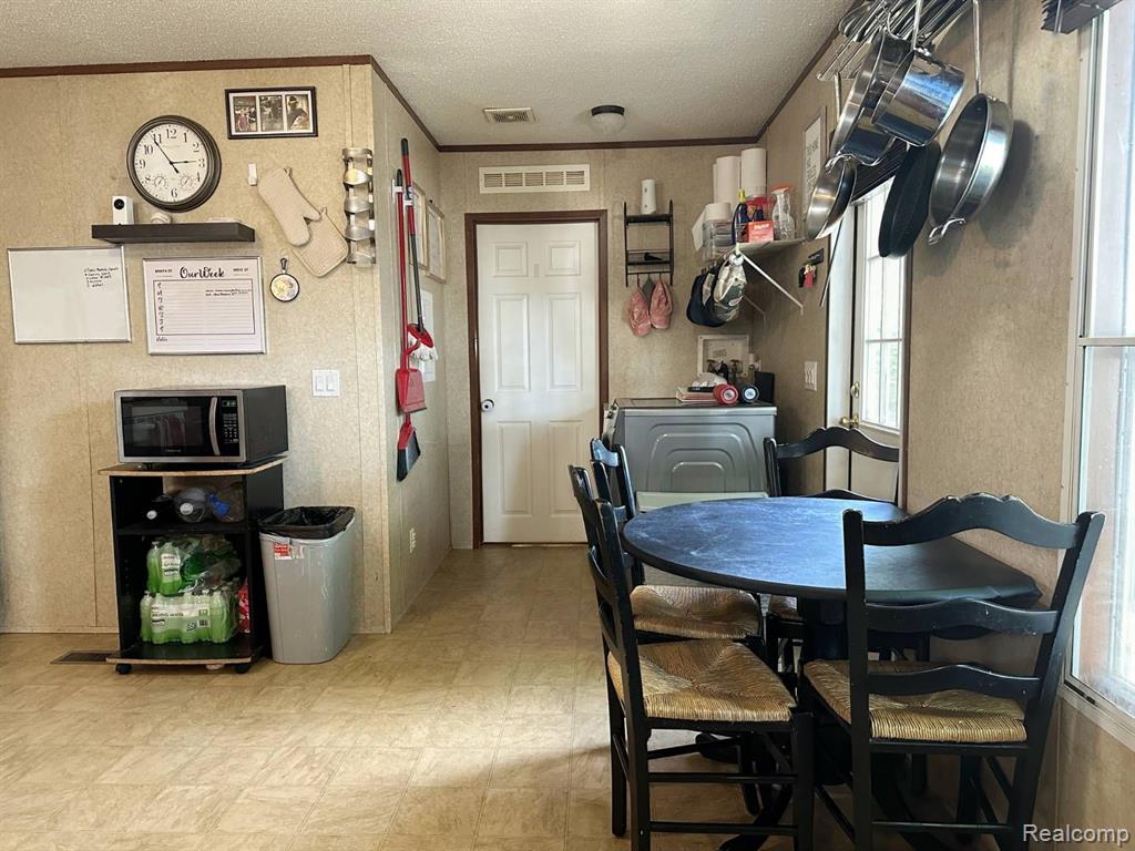 2240 Brooklyn Road Jackson, MI 49203 - Photo 9 of 33
