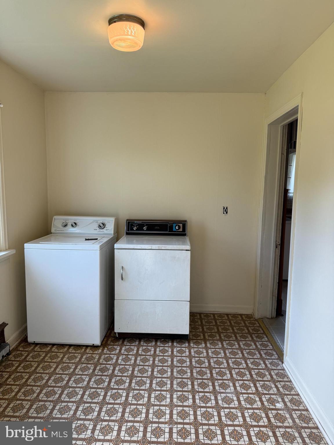 112 South Ridge Street Burnham, PA 17009 - Photo 12 of 33 a utility room with a washer and dryer