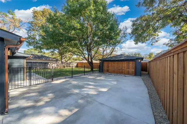 $884,900 | 6746 Braeburn Drive, Dallas, TX 75214