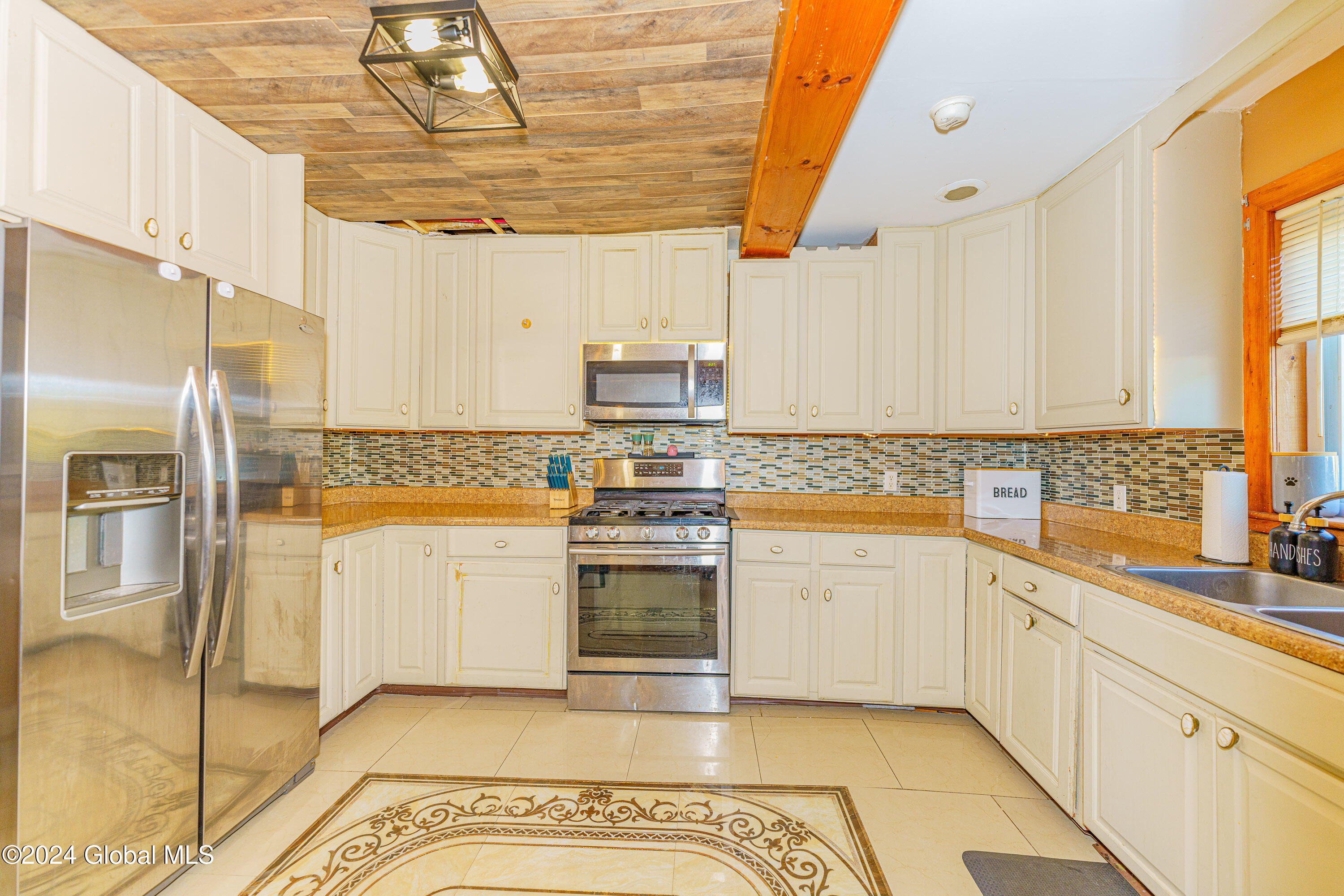 21 Manchester Road Schenectady, NY 12304 - Photo 13 of 33 3 Kitchen 2