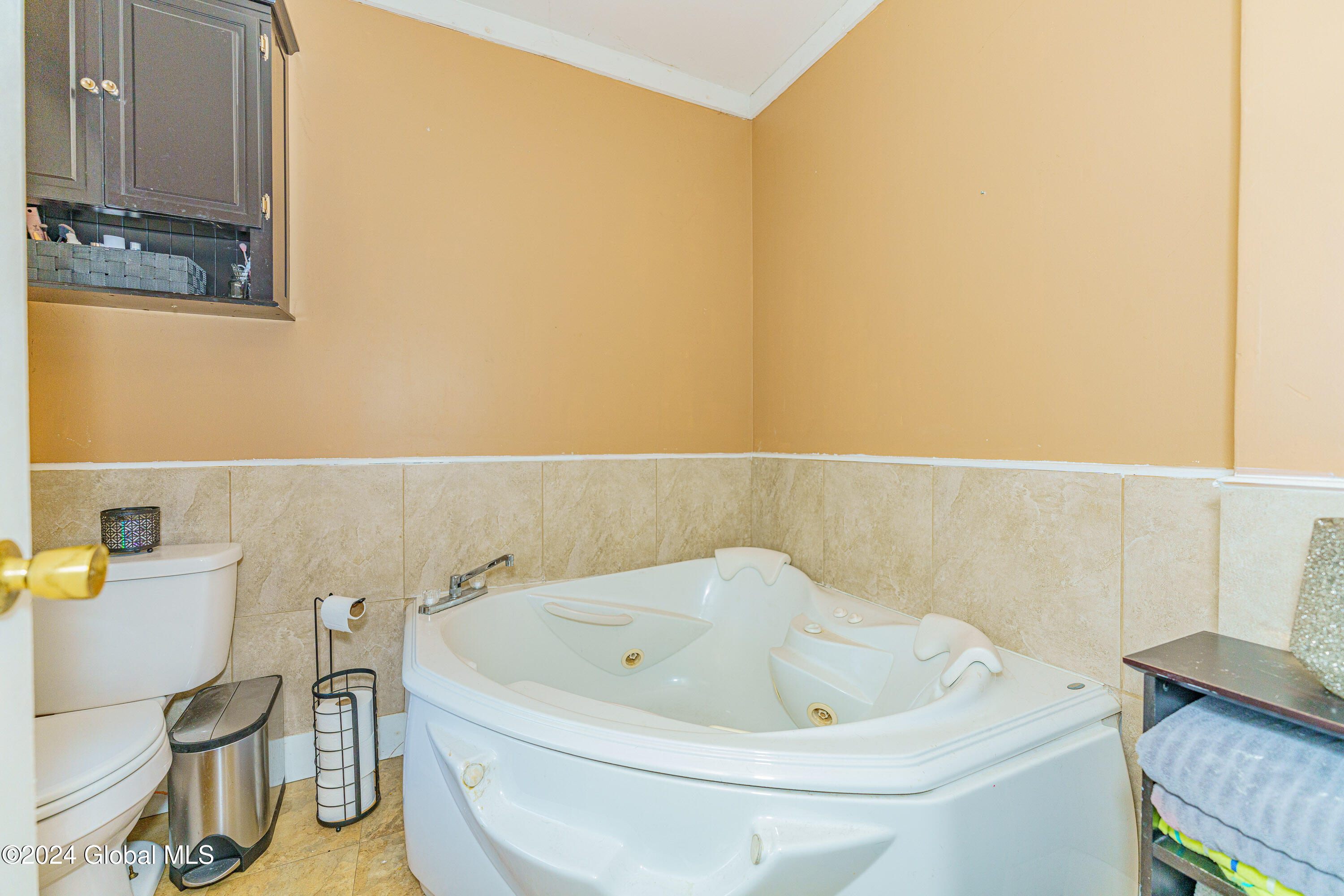 21 Manchester Road Schenectady, NY 12304 - Photo 24 of 33 Bathroom 2