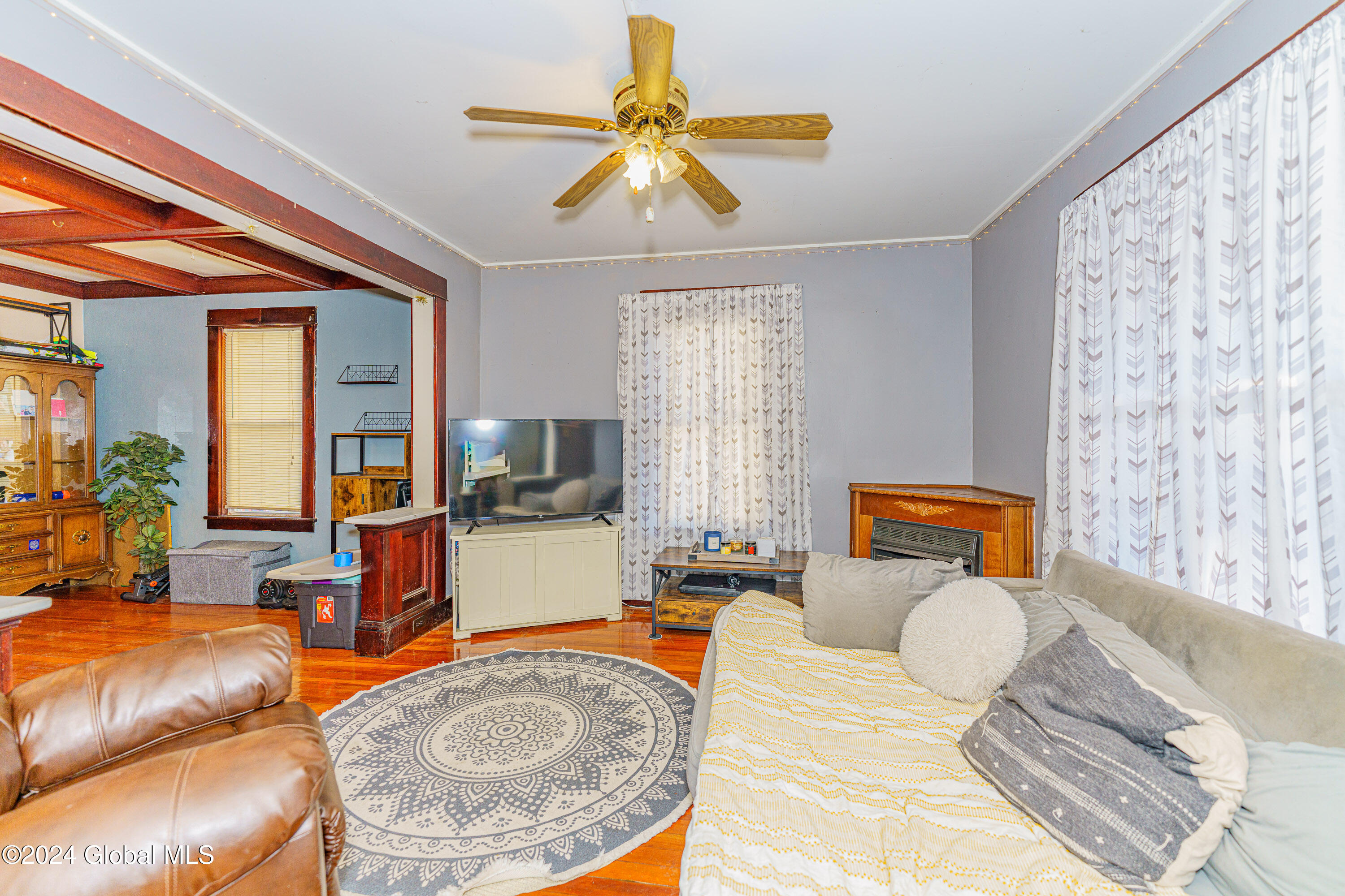 21 Manchester Road Schenectady, NY 12304 - Photo 5 of 33 1 Livingroom 2