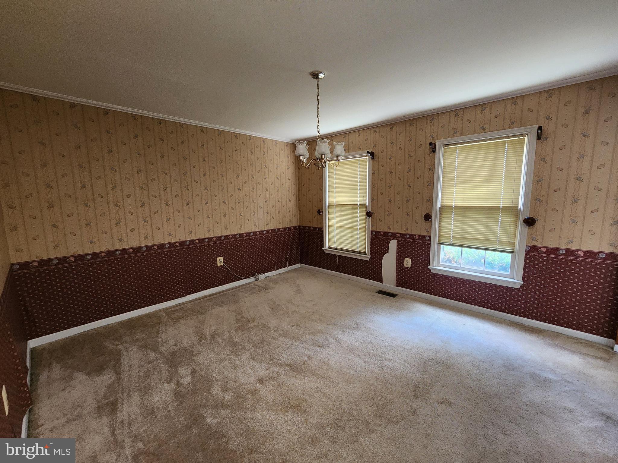 4205 Glenn Dale Road Bowie, MD 20720 - Photo 4 of 23 Living room