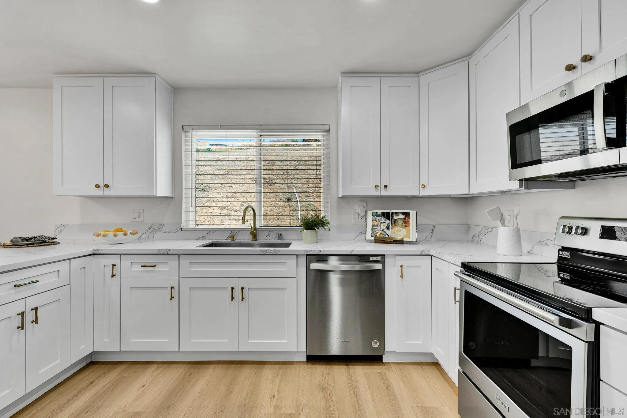 9130 Shadow Hill Road Santee, CA 92071 - Photo 11 of 52 Gallery Image 11