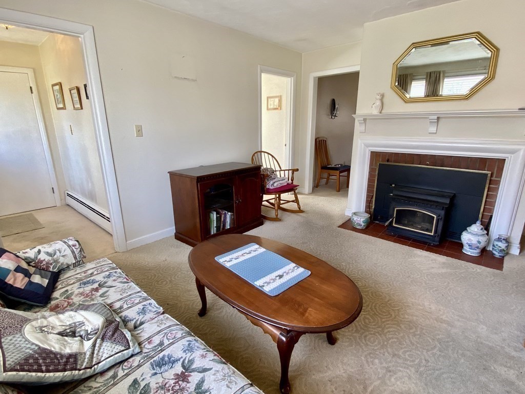 14 Crestwood Road Paxton, MA 01612 - Photo 4 of 37 Gallery Image 4