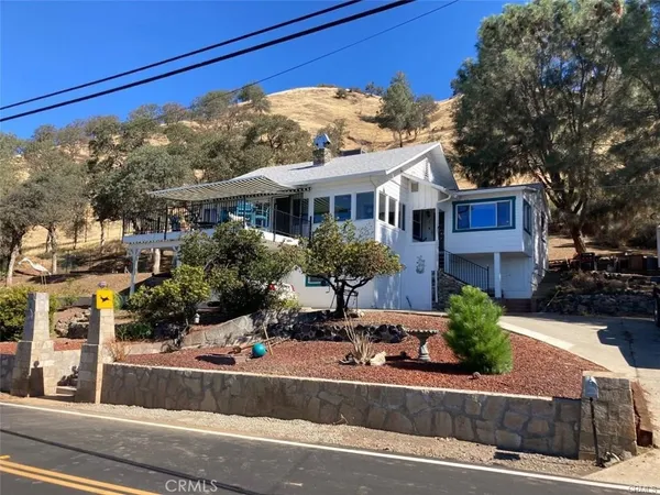 $499,000 | 12605 Lakeshore Drive, Clearlake, CA 95422