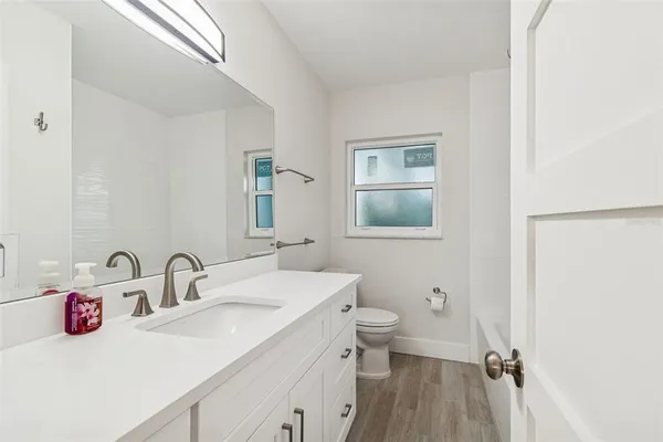 $225,000 | 300 Venetian Drive, Unit 2, Clearwater, FL 33755