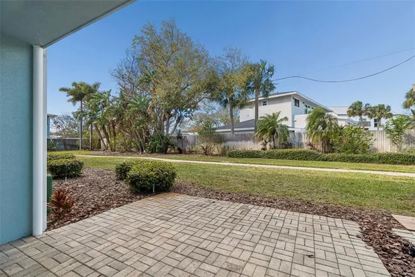 $225,000 | 300 Venetian Drive, Unit 2, Clearwater, FL 33755