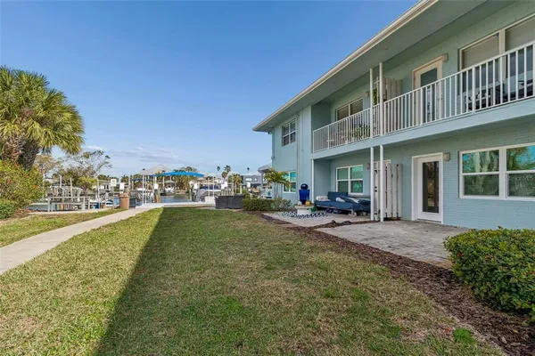 $225,000 | 300 Venetian Drive, Unit 2, Clearwater, FL 33755