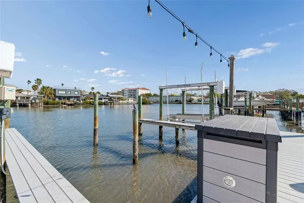 $225,000 | 300 Venetian Drive, Unit 2, Clearwater, FL 33755