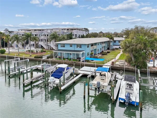 $225,000 | 300 Venetian Drive, Unit 2, Clearwater, FL 33755