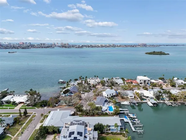 $225,000 | 300 Venetian Drive, Unit 2, Clearwater, FL 33755