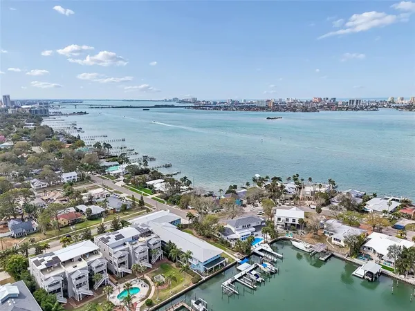 $225,000 | 300 Venetian Drive, Unit 2, Clearwater, FL 33755