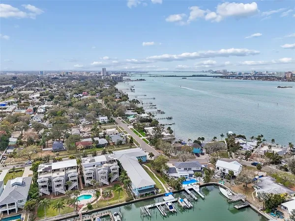 $225,000 | 300 Venetian Drive, Unit 2, Clearwater, FL 33755