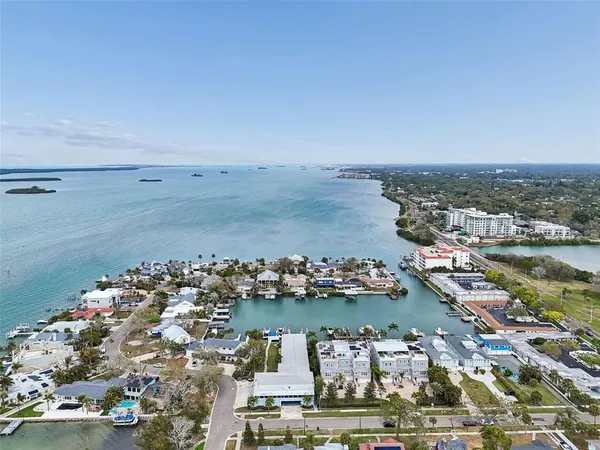 $225,000 | 300 Venetian Drive, Unit 2, Clearwater, FL 33755