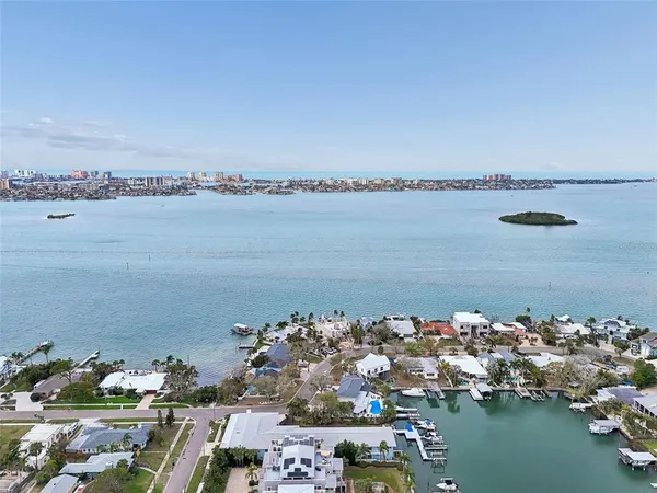 $225,000 | 300 Venetian Drive, Unit 2, Clearwater, FL 33755