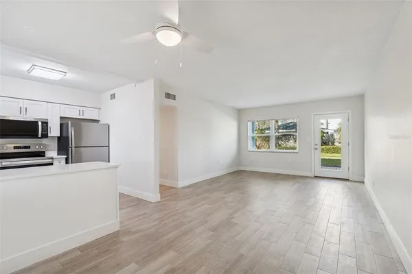 $225,000 | 300 Venetian Drive, Unit 2, Clearwater, FL 33755