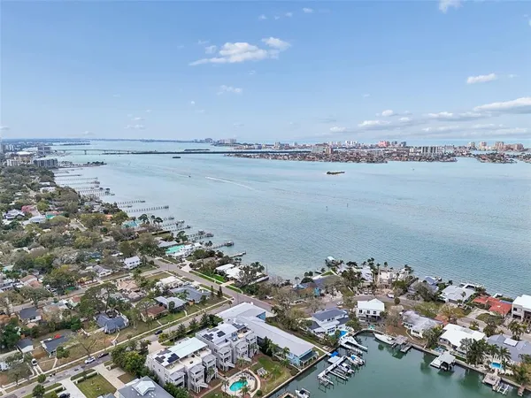 $225,000 | 300 Venetian Drive, Unit 2, Clearwater, FL 33755