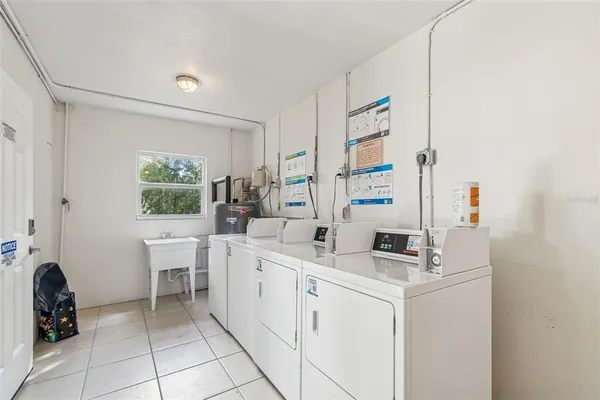 $225,000 | 300 Venetian Drive, Unit 2, Clearwater, FL 33755