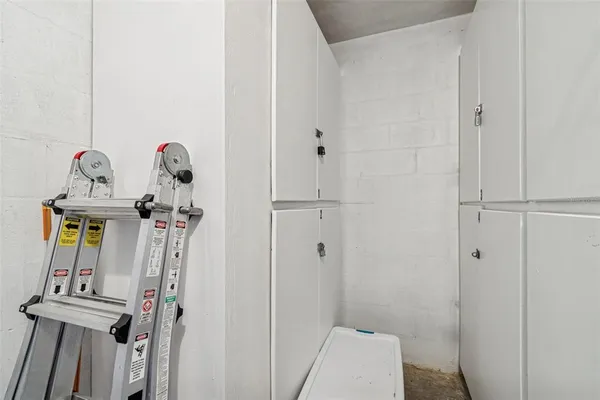 $225,000 | 300 Venetian Drive, Unit 2, Clearwater, FL 33755