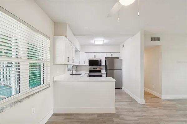 $225,000 | 300 Venetian Drive, Unit 2, Clearwater, FL 33755