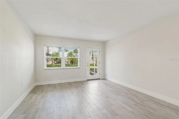 $225,000 | 300 Venetian Drive, Unit 2, Clearwater, FL 33755