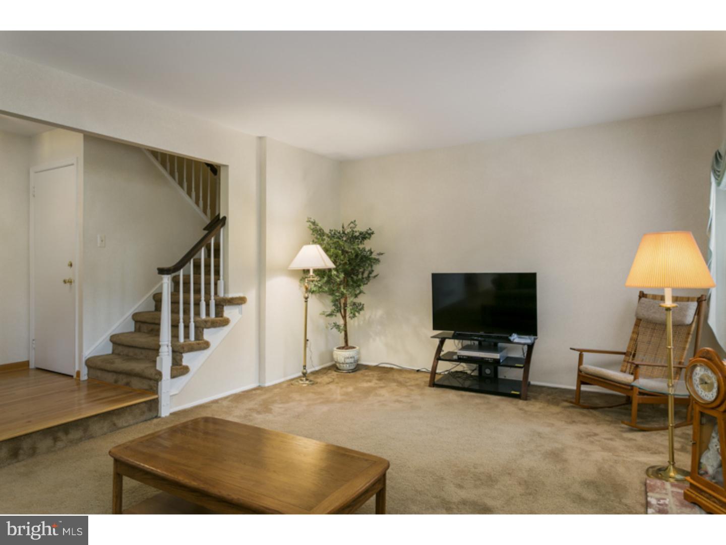 133 Farnwood Road Mount Laurel, NJ 08054 - Photo 14 of 25 Living Room