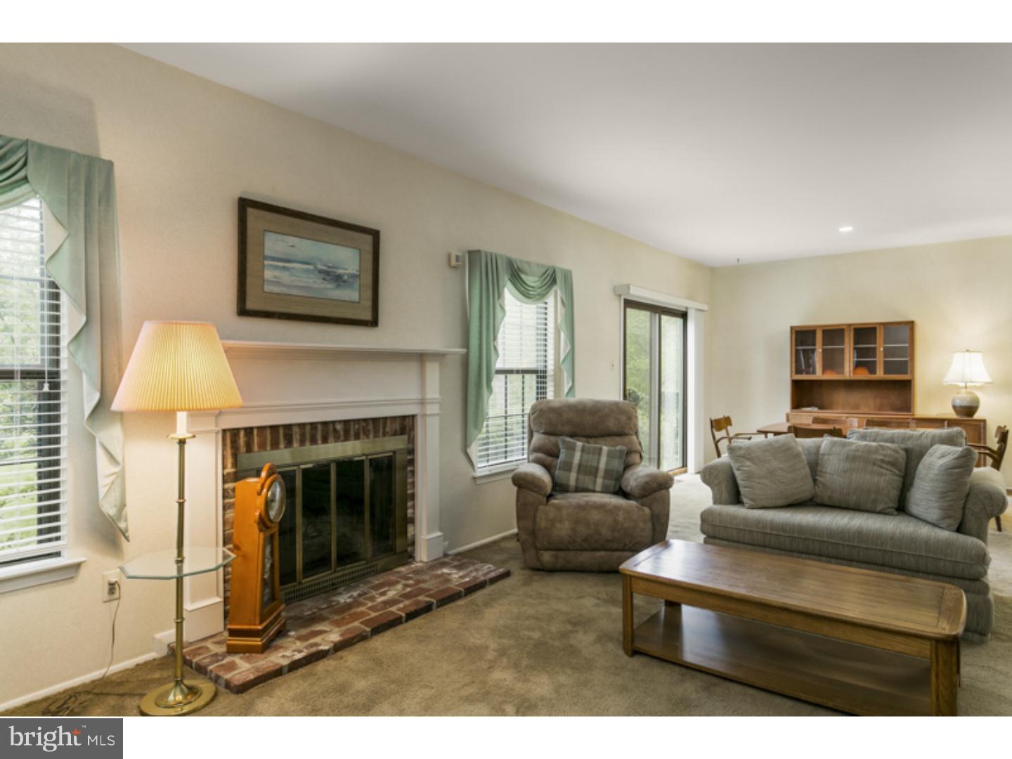 133 Farnwood Road Mount Laurel, NJ 08054 - Photo 15 of 25 Living Room
