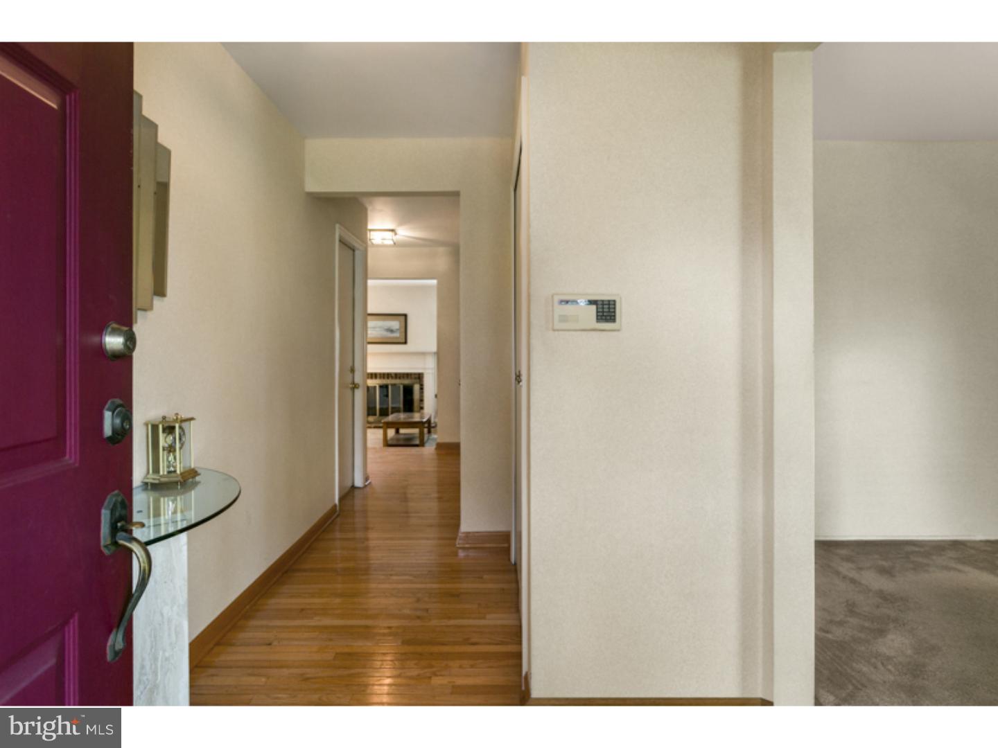 133 Farnwood Road Mount Laurel, NJ 08054 - Photo 4 of 25 Foyer