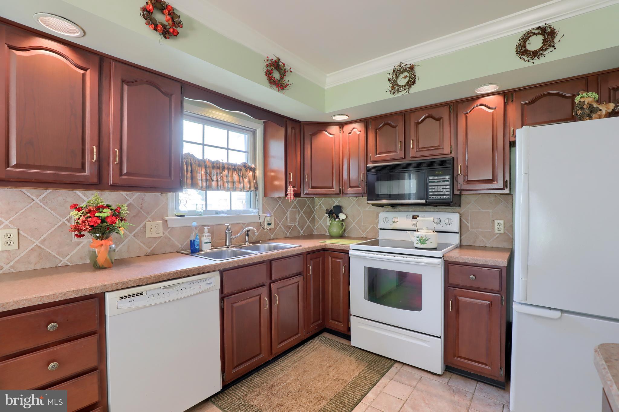 1829 Spring Ridge Lane Lancaster, PA 17603 - Photo 9 of 34 Gallery Image 9