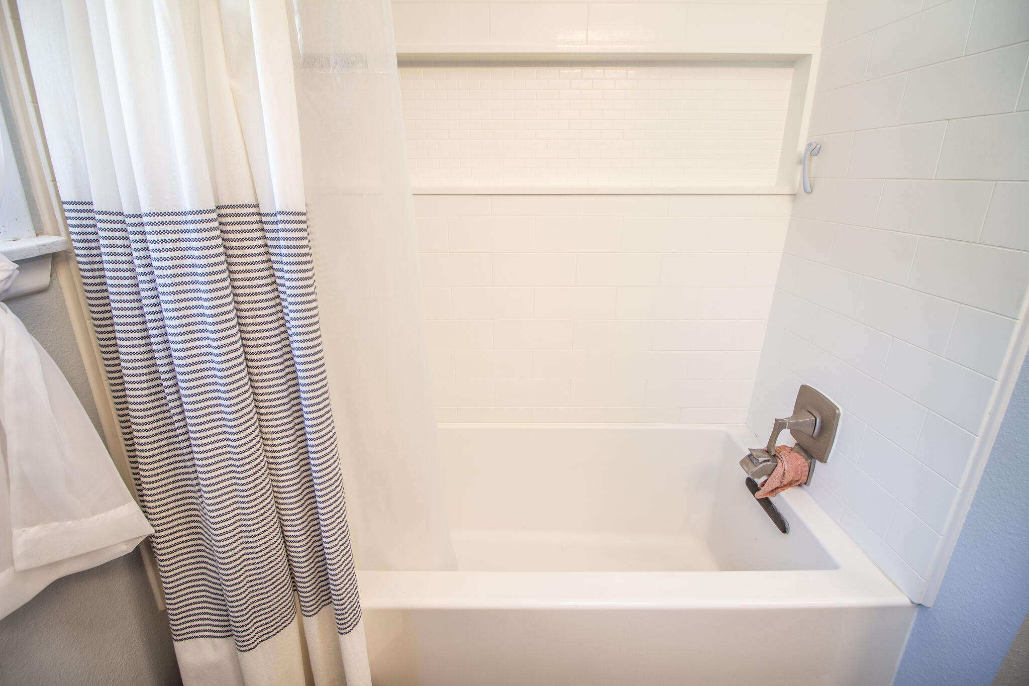5219 9th Street Lubbock, TX 79416 - Photo 7 of 23 a bathroom with a bathtub