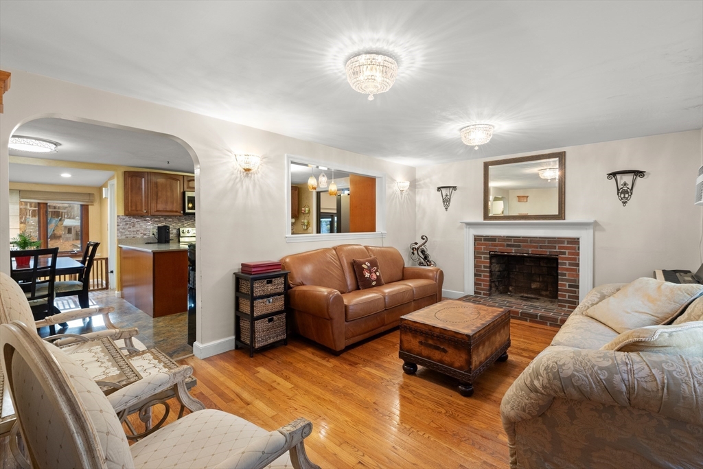 54 Willowdale Road Topsfield, MA 01983 - Photo 4 of 36 Gallery Image 4