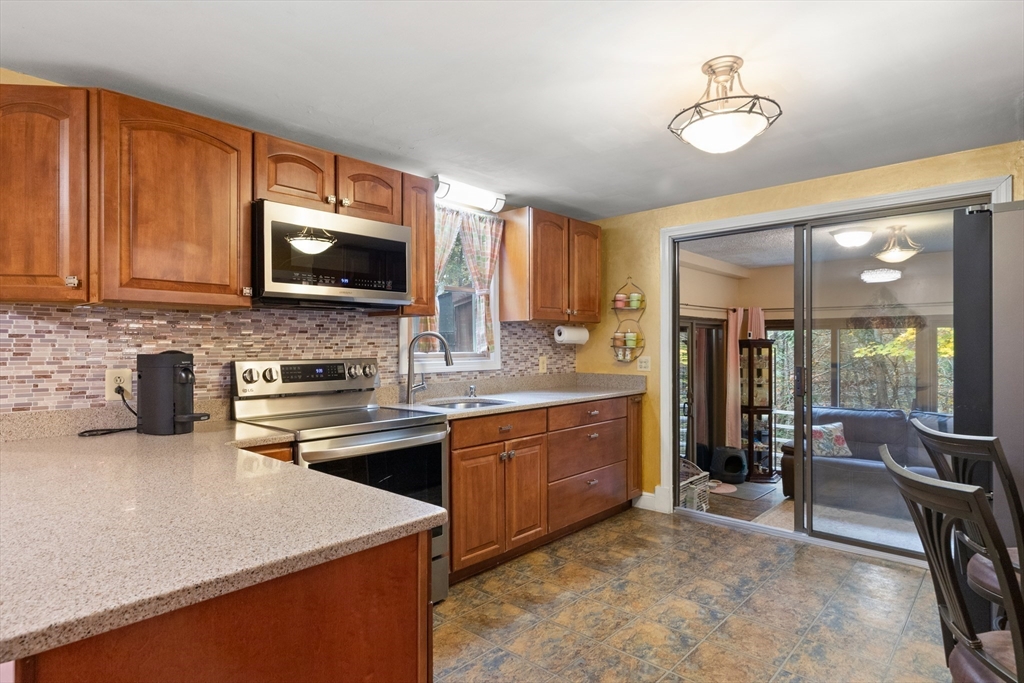 54 Willowdale Road Topsfield, MA 01983 - Photo 8 of 36 Gallery Image 8