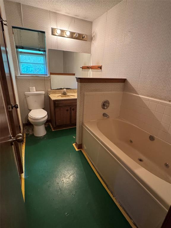 415 Meadowlark Trail Springtown, TX 76082 - Photo 16 of 40 a bathroom with a sink a toilet and a bathtub