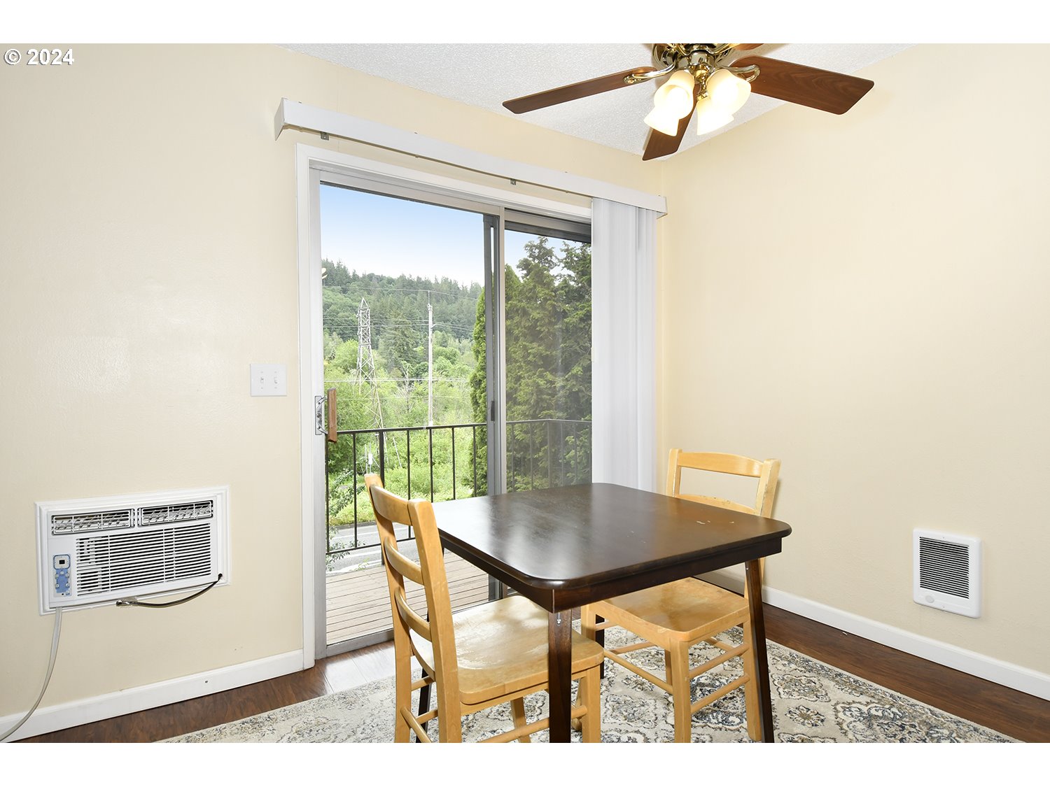200 Southwest Florence Avenue Gresham, OR 97080 - Photo 9 of 35 Dining Area